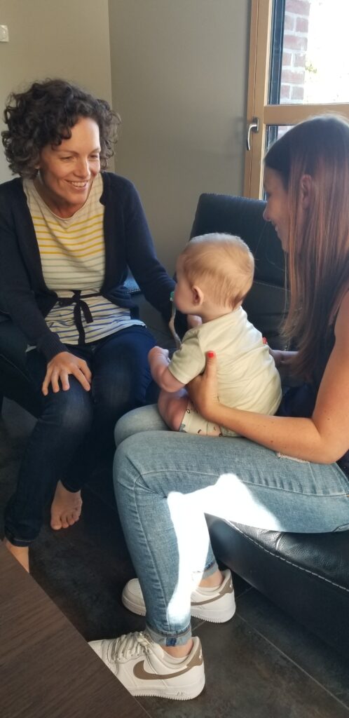 maman soutenue pendant son post-partum